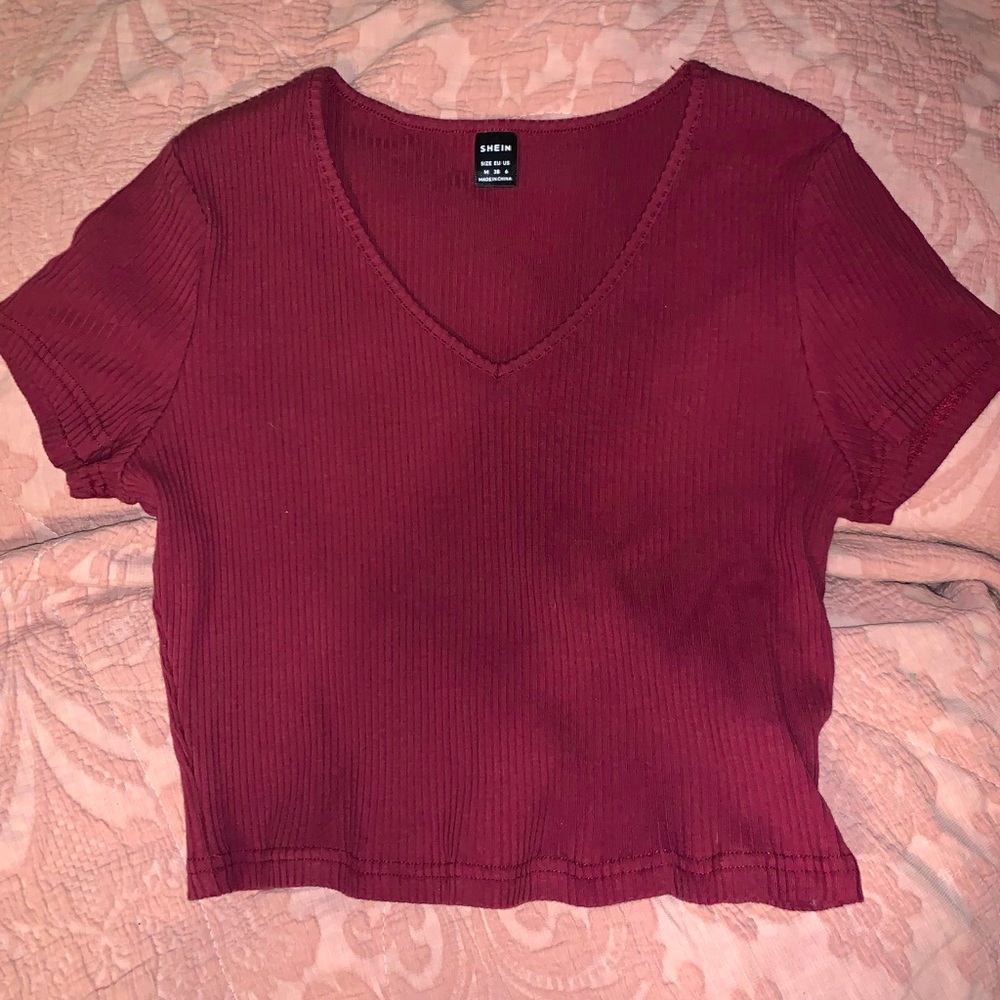 burgundy cropped tee